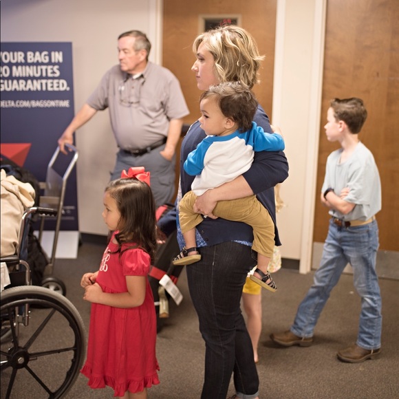 Meet your Posher, Lindsey - Picture 2 of 2